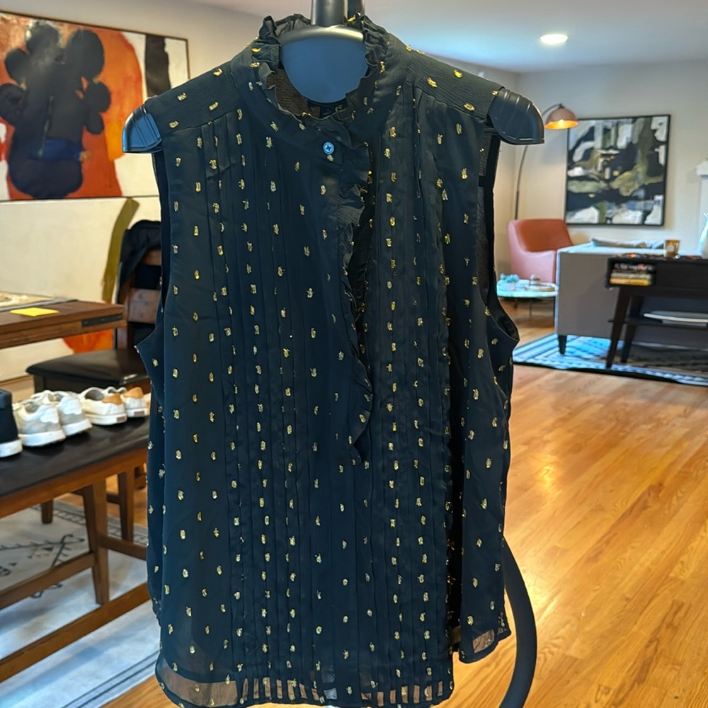 Black w/gold accents, size M